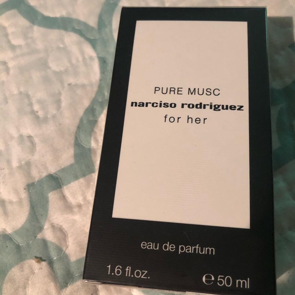 New woman’s scent in a box authentic was a gift